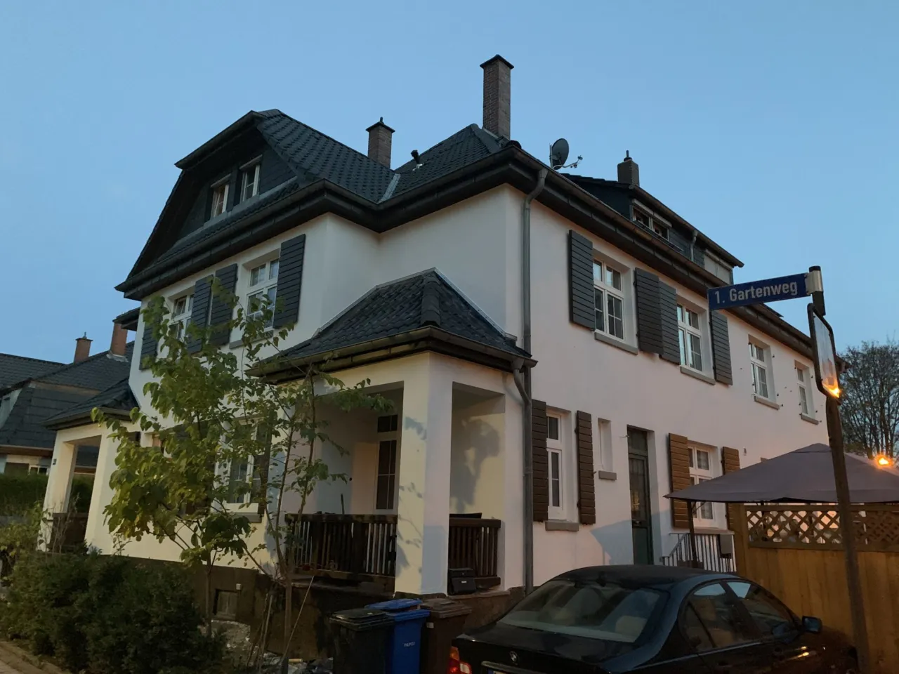 Sanierte Villa in Ludwigshafen mit heller Putzfassade