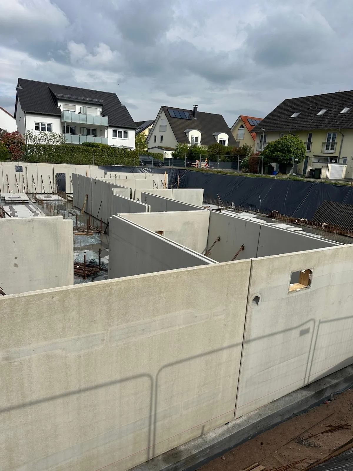 Kellerwände eines Rohbaus in Oftersheim